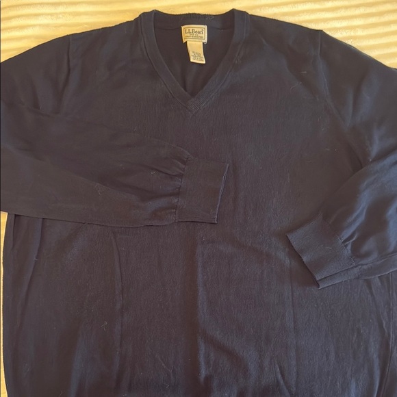 L.L. Bean Men's Navy Sweater - Picture 1 of 6